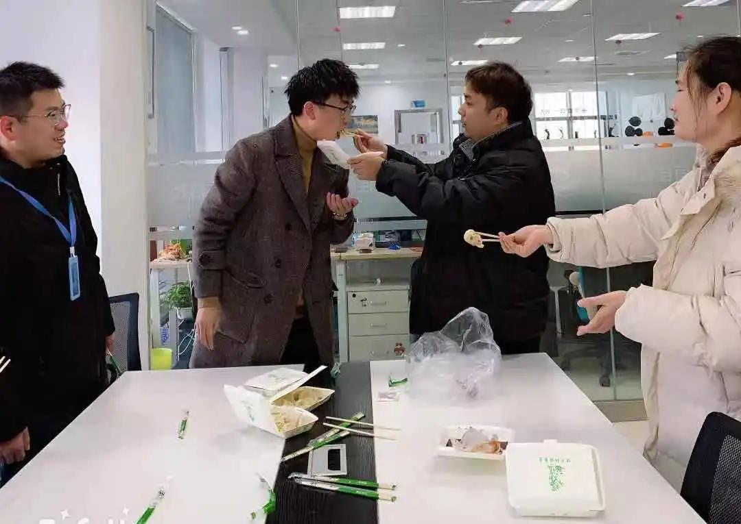 今天是冬至，來首佳吃餃子呀~